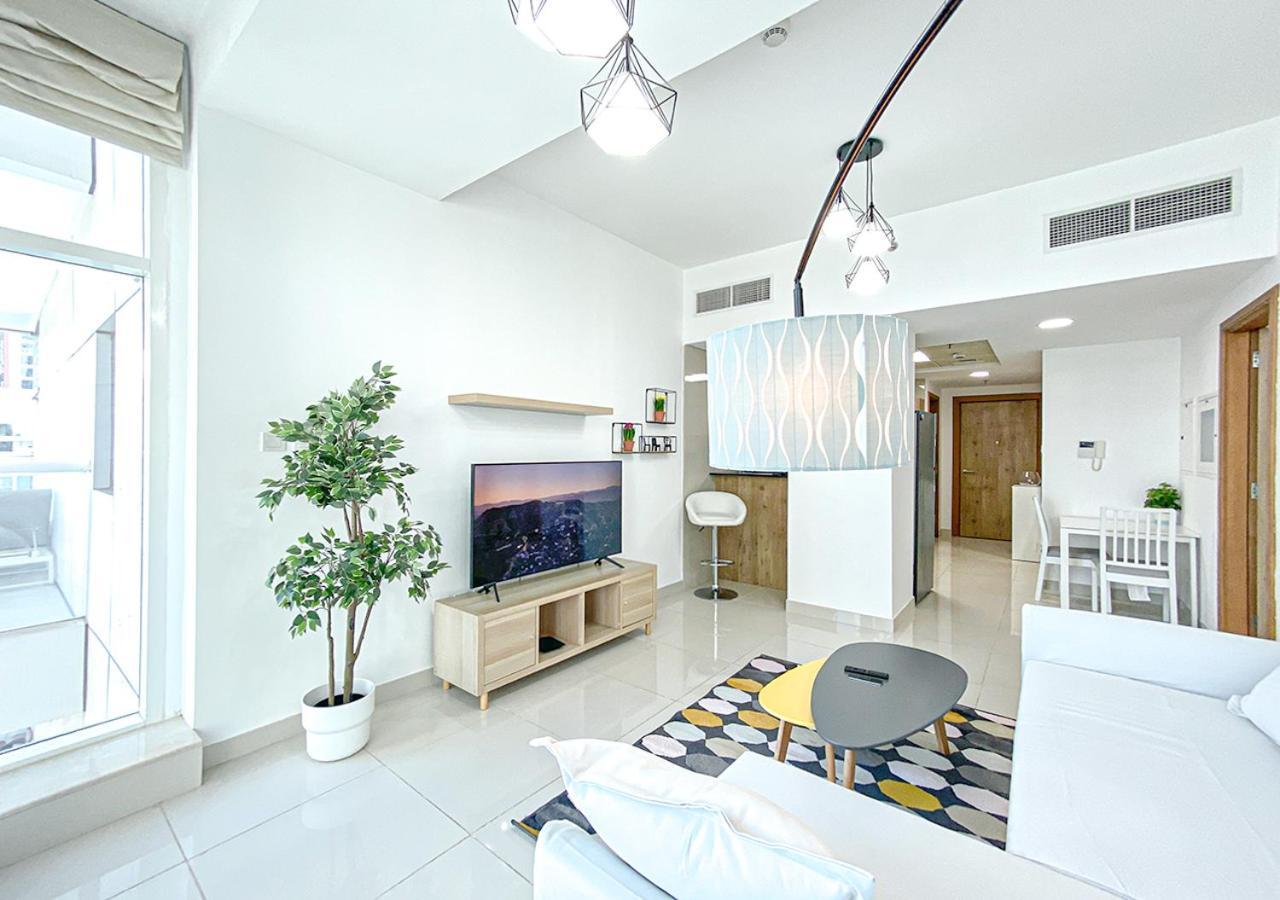 Walk To The Beach Or Enjoy The Amazing View From The Balcony Apartment Dubai Exterior photo